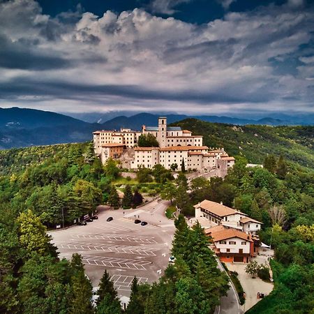 Hotel Casa Del Pellegrino - Castelmonte المظهر الخارجي الصورة