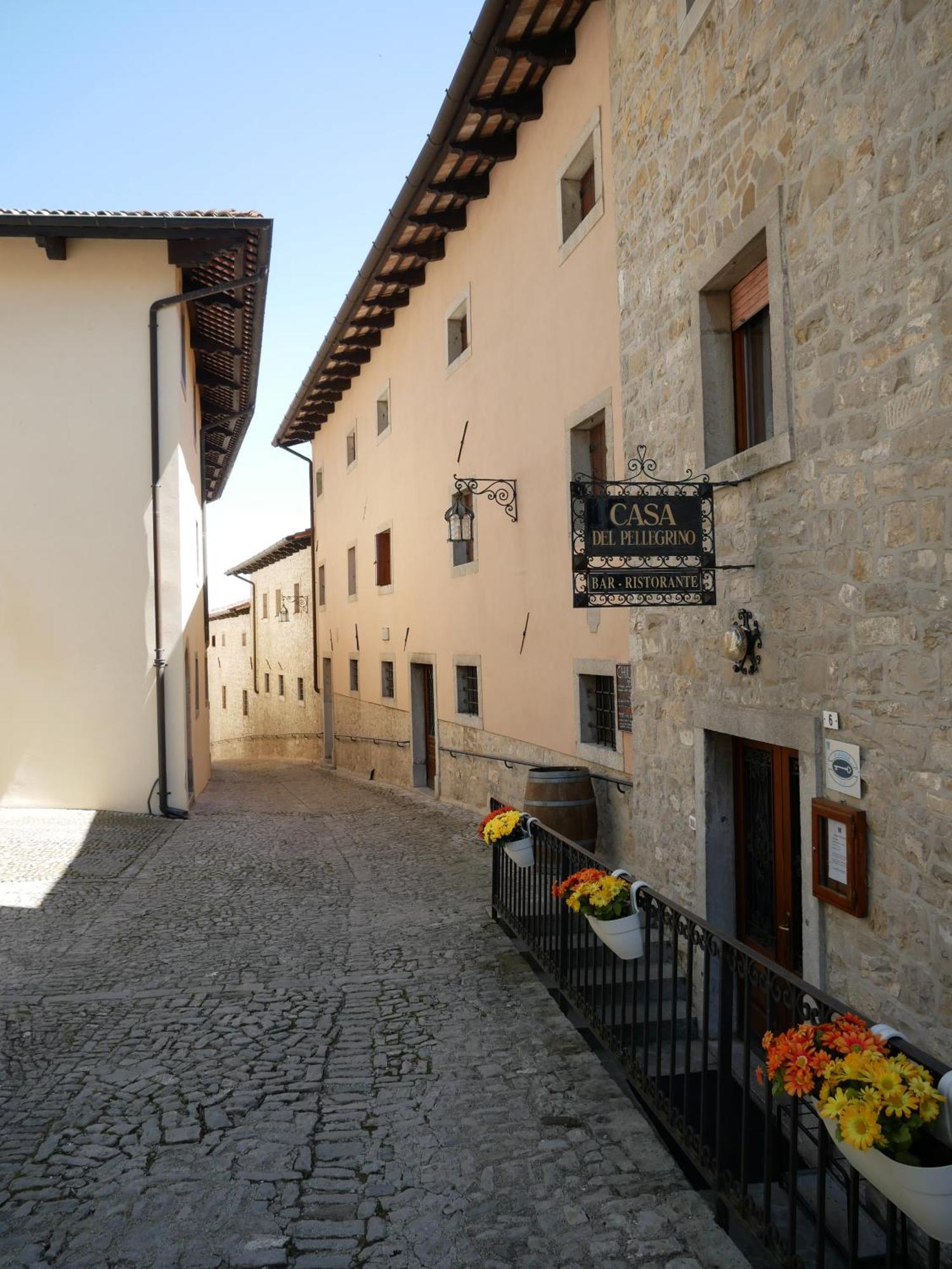 Hotel Casa Del Pellegrino - Castelmonte المظهر الخارجي الصورة